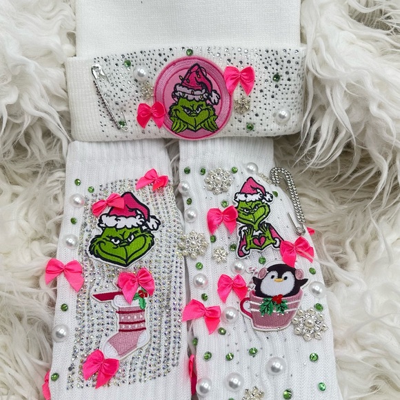 Festive Grinch Junk Socks & Hat  Set - White and Pink & Green - Picture 3 of 6